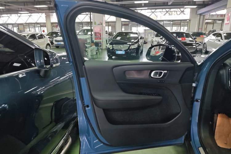 Used Volvo C40 2024 Long-Range Version Interior 7