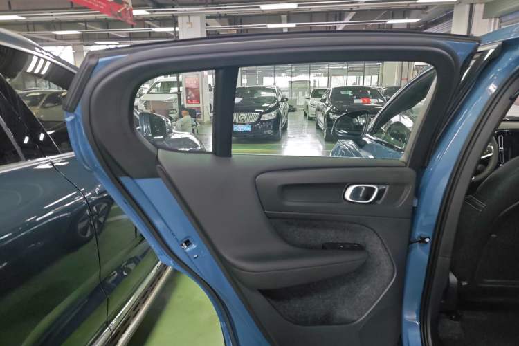 Used Volvo C40 2024 Long-Range Version Interior 8