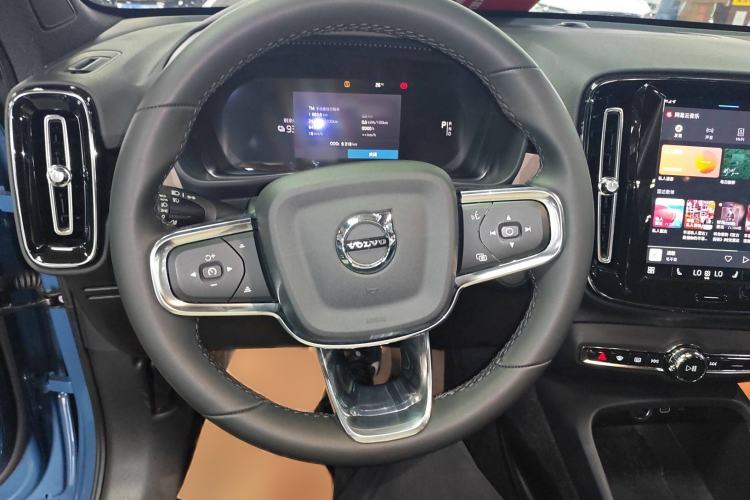 Used Volvo C40 2024 Long-Range Version Steering Wheel