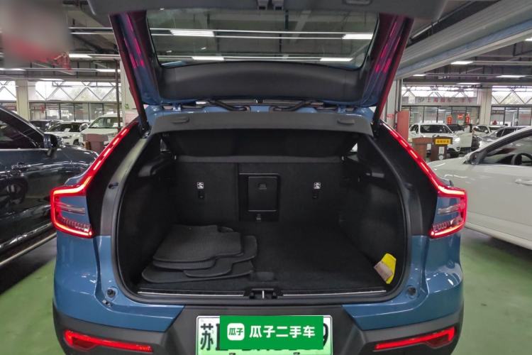 Used Volvo C40 2024 Long-Range Version Trunk