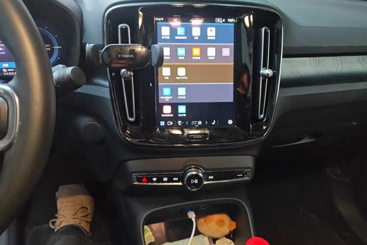 Used Volvo C40 2022 Long-Range PRO Version Audio And AC Panel