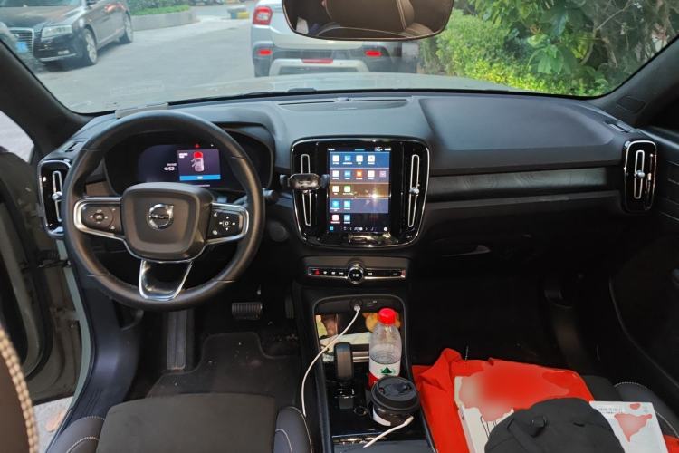 Used Volvo C40 2022 Long-Range PRO Version Center Console