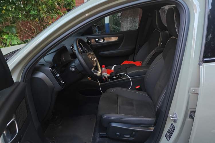 Used Volvo C40 2022 Long-Range PRO Version Left Front Seat