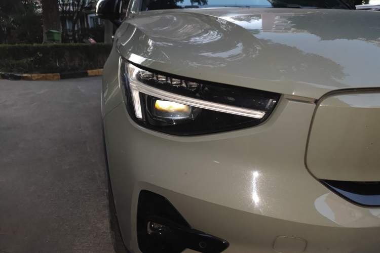 Used Volvo C40 2022 Long-Range PRO Version Right Front Headlight