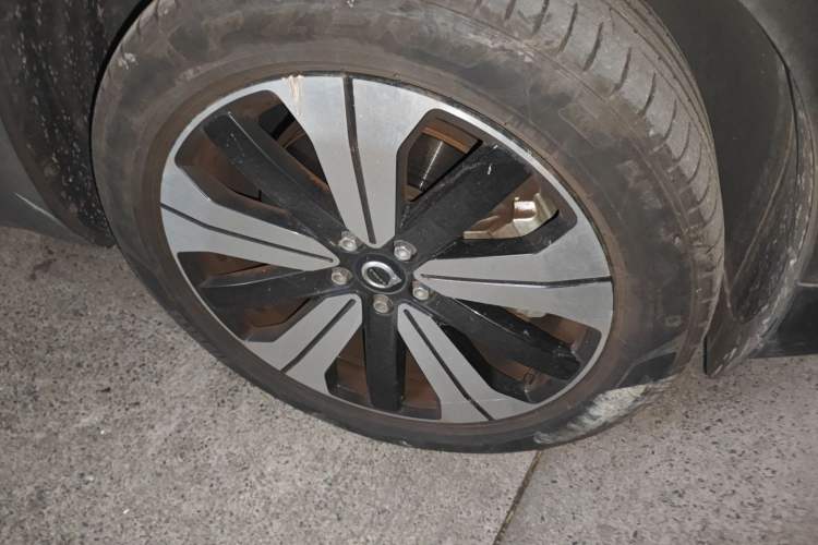 Used Volvo C40 2022 Long-Range PRO Version Right Front Wheel Hub