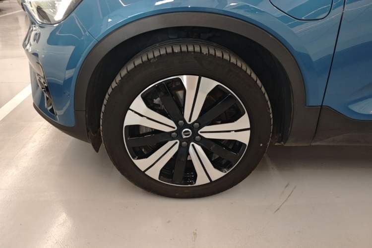 Used Volvo C40 2022 Long-Range PRO Version Exterior 4