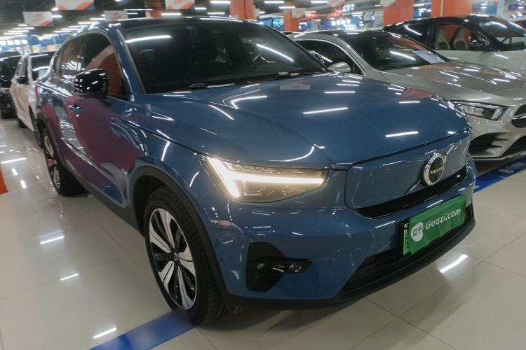 Used Volvo C40 2022 Long-Range PRO Version Front Right 45 Deg