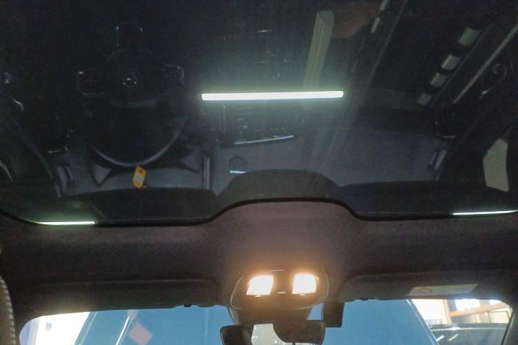 Used Volvo C40 2022 Long-Range PRO Version Headliner