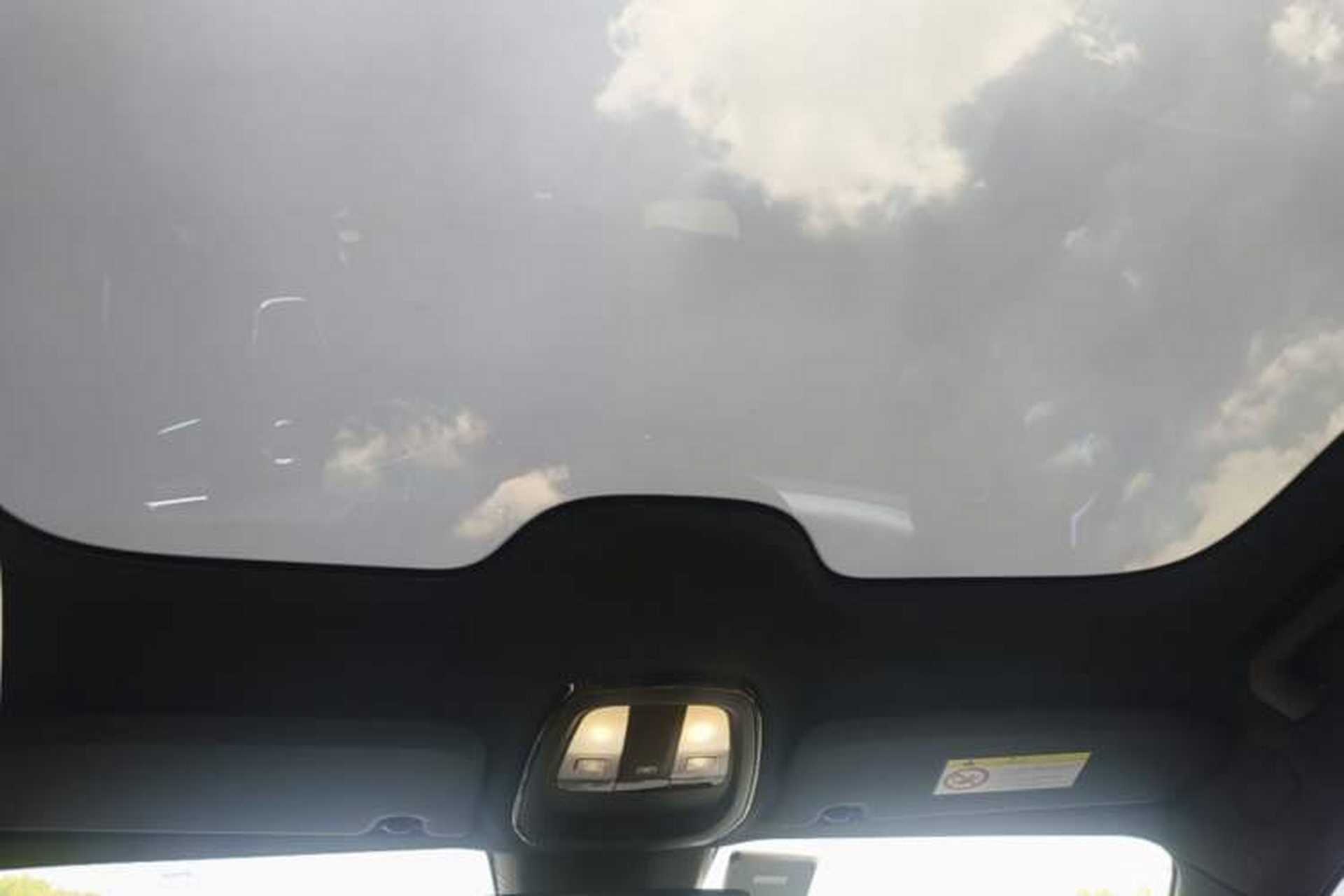 Used Volvo C40 2022 Long-Range Version Headliner