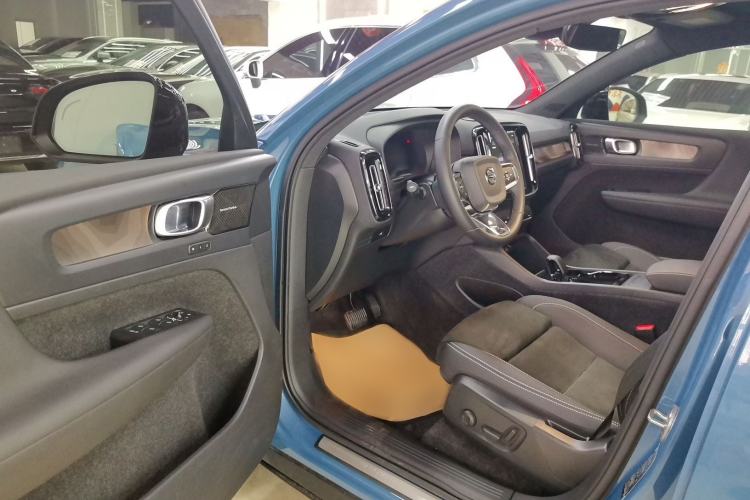 Used Volvo C40 2022 Long-Range PRO Version Interior 2