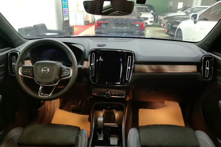 Used Volvo C40 2022 Long-Range PRO Version Interior 3