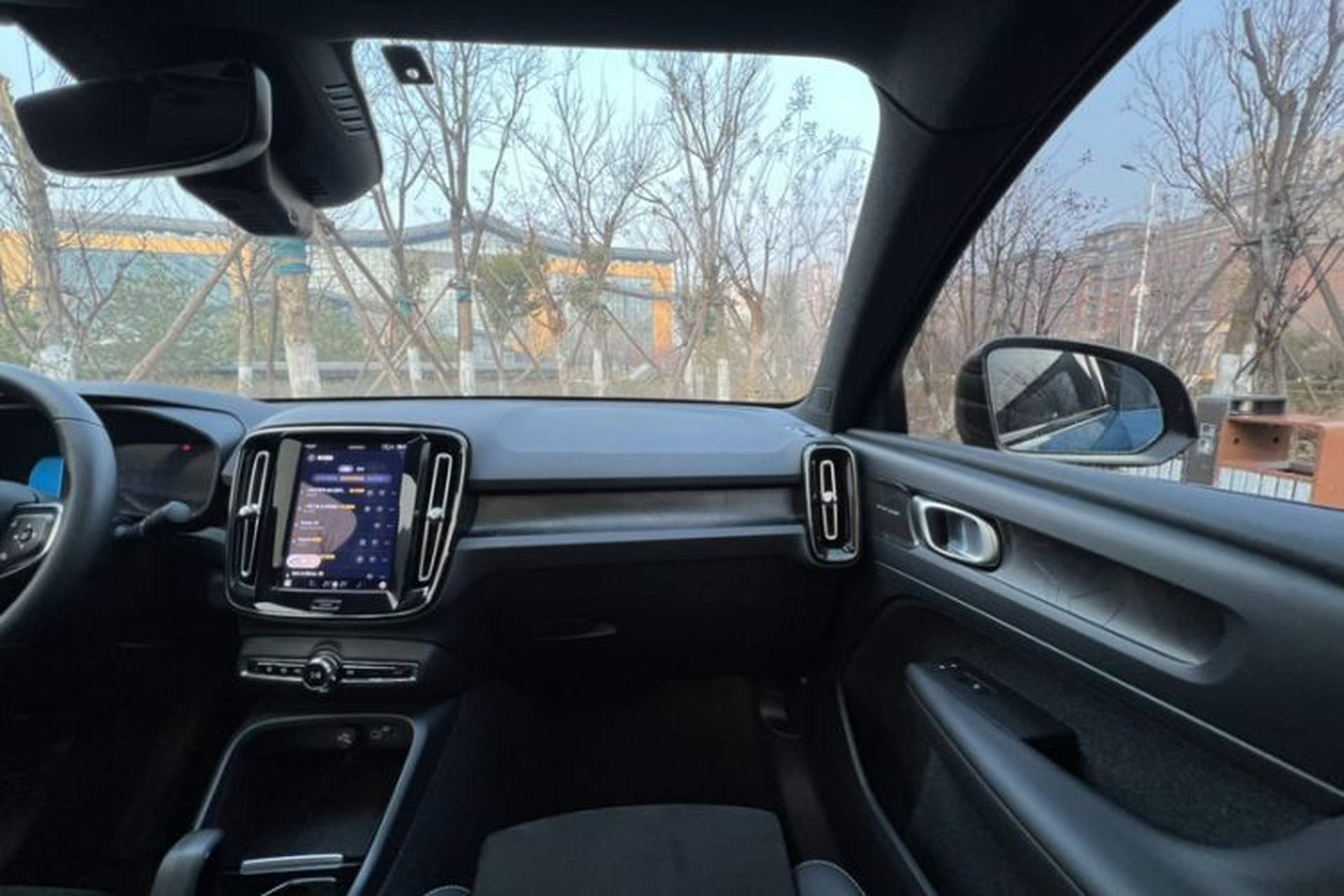 Used Volvo C40 2022 Long-Range PRO Version Interior 7