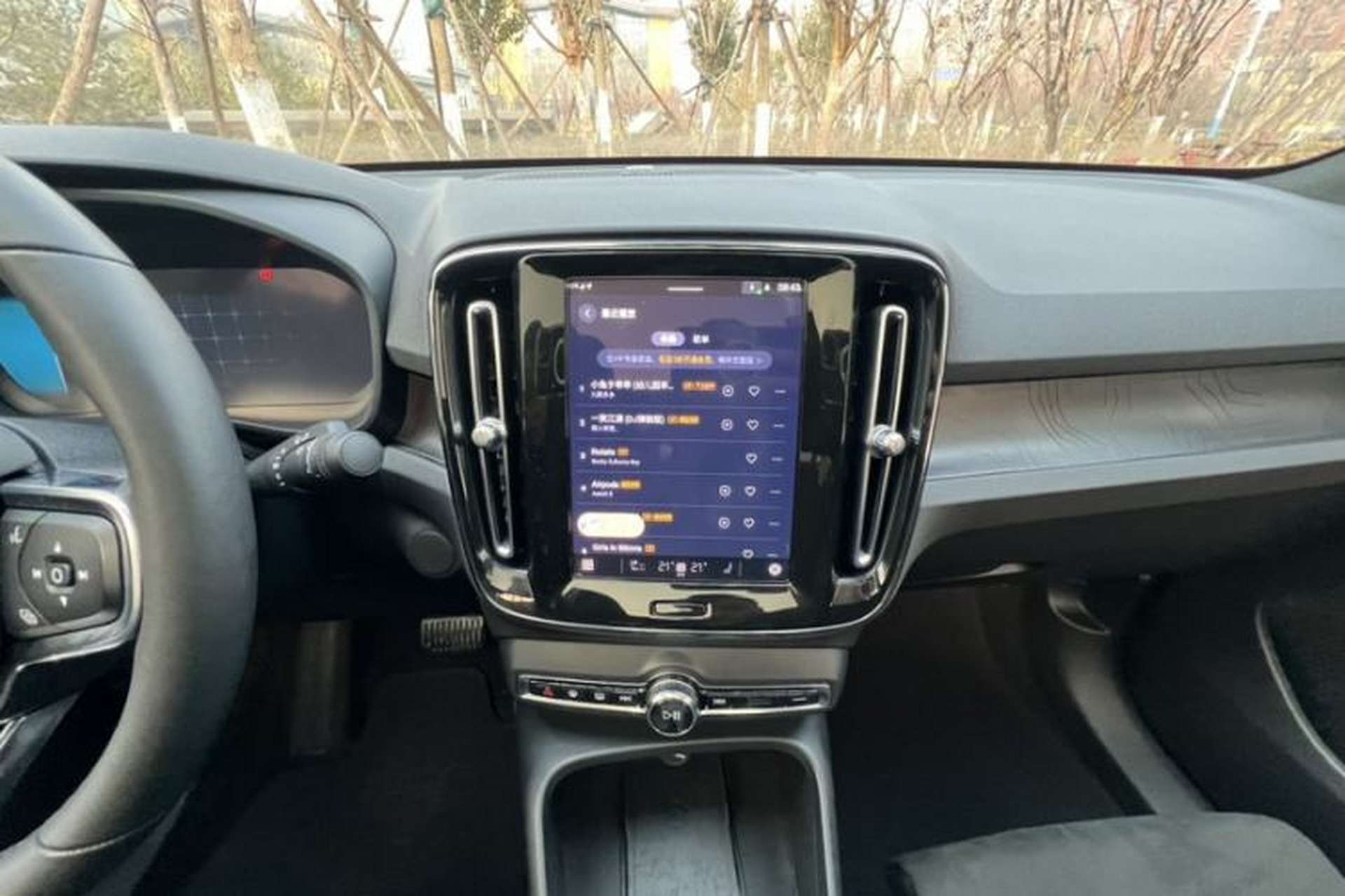 Used Volvo C40 2022 Long-Range PRO Version Interior 9