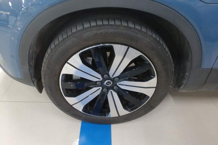 Used Volvo C40 2022 Long-Range PRO Version Left Front Wheel Hub