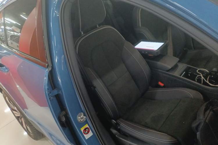 Used Volvo C40 2022 Long-Range PRO Version Right Front Seat