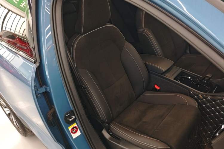Used Volvo C40 2022 Long-Range PRO Version Right Front Seat