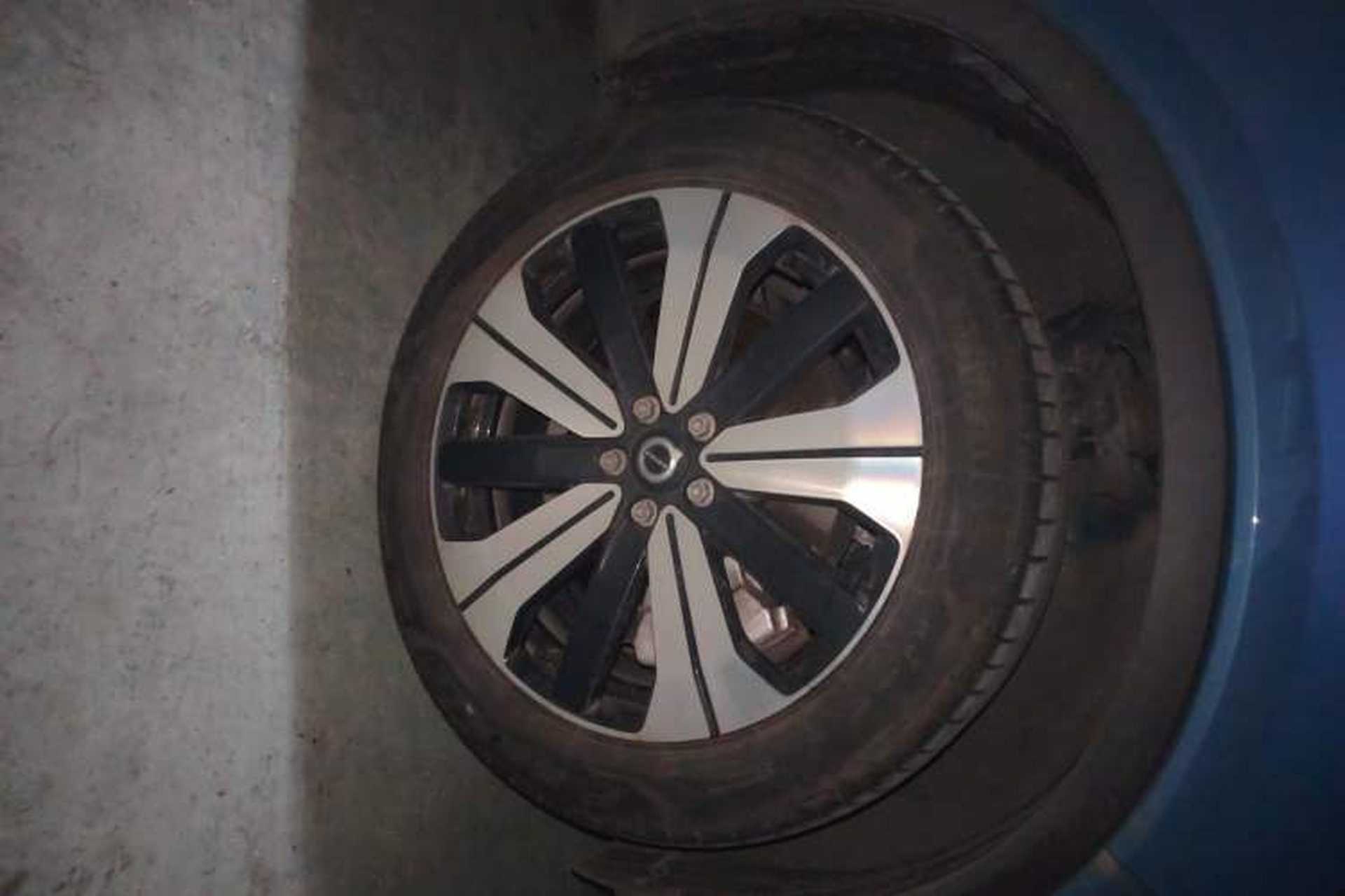 Used Volvo C40 2022 Long-Range PRO Version Right Front Wheel Hub