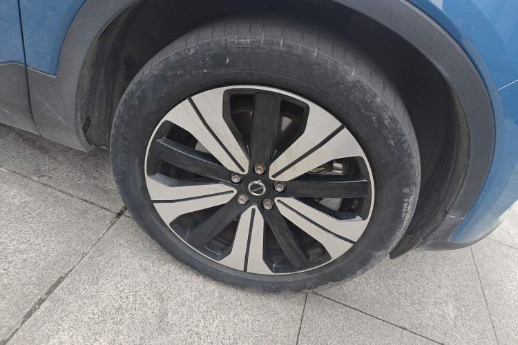 Used Volvo C40 2022 Long-Range Version Right Front Wheel Hub