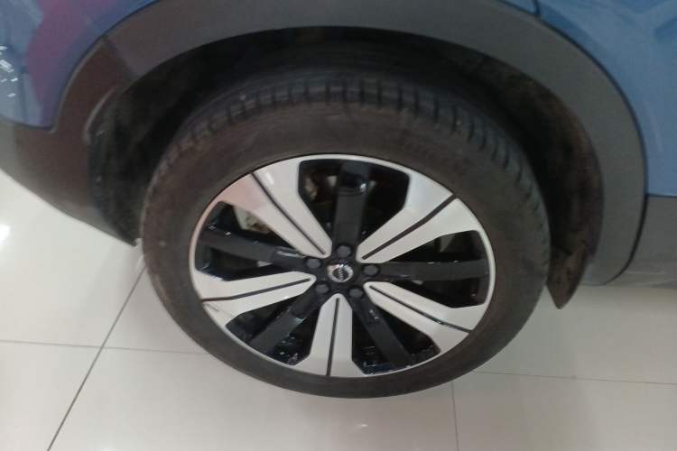 Used Volvo C40 2022 Long-Range PRO Version Right Rear Wheel Hub