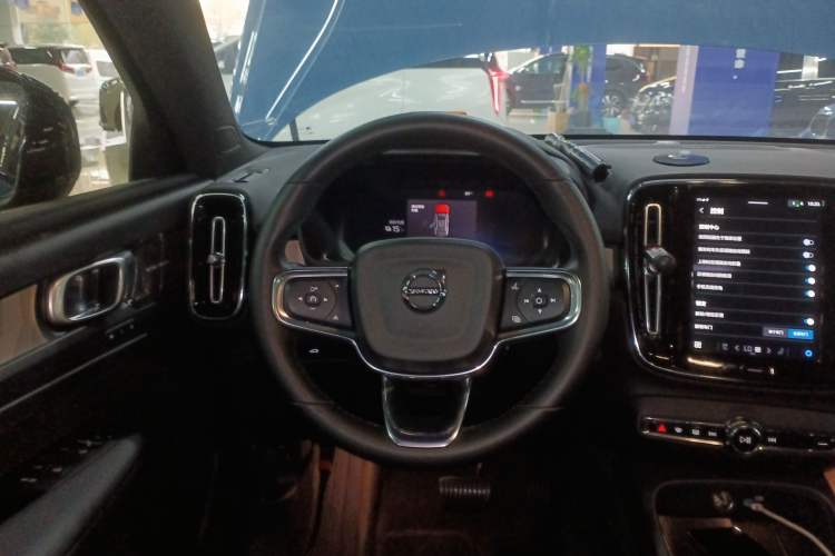 Used Volvo C40 2022 Long-Range PRO Version Steering Wheel