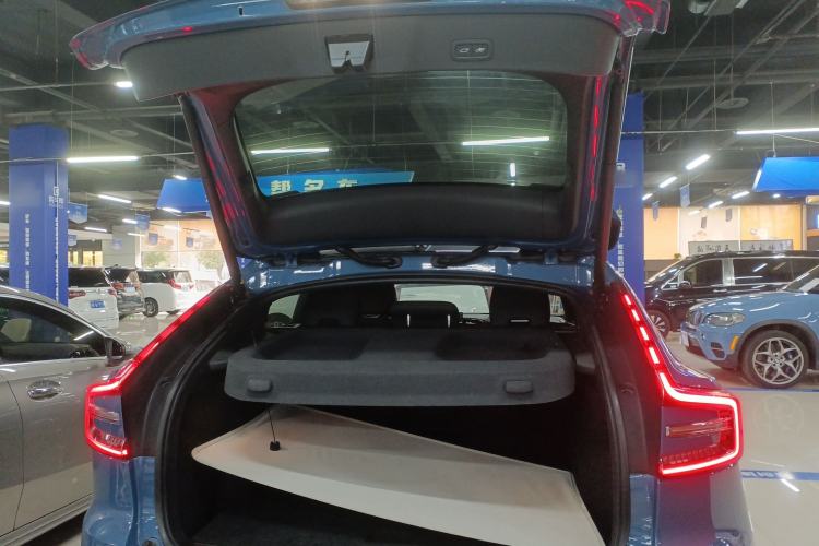 Used Volvo C40 2022 Long-Range PRO Version Trunk