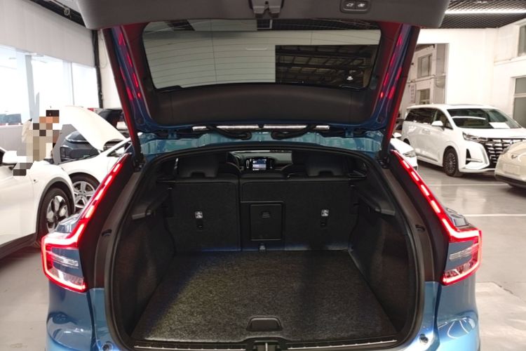 Used Volvo C40 2022 Long-Range PRO Version Trunk