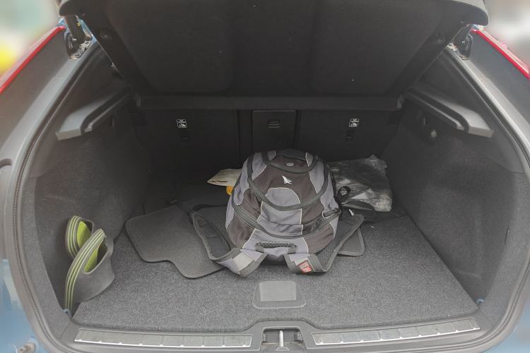 Used Volvo C40 2022 Long-Range Version Trunk