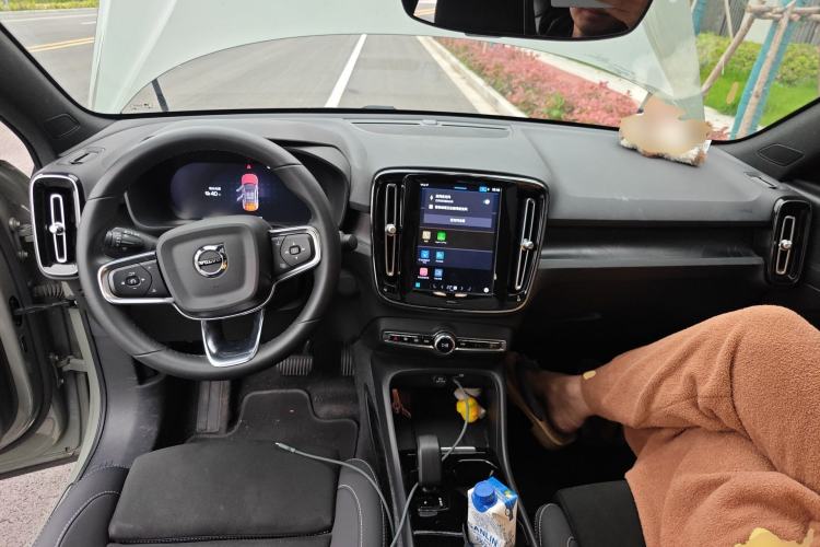 Used Volvo C40 2022 Long-Range Version Center Console