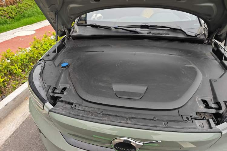 Used Volvo C40 2022 Long-Range Version Engine Bay Right