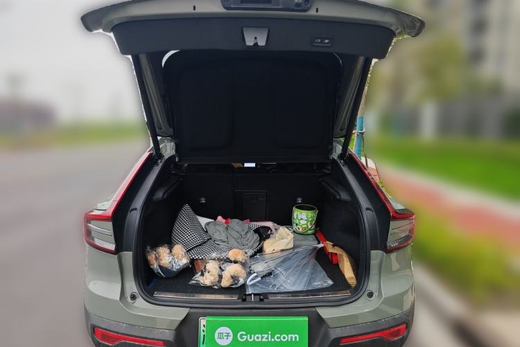 Used Volvo C40 2022 Long-Range Version Trunk