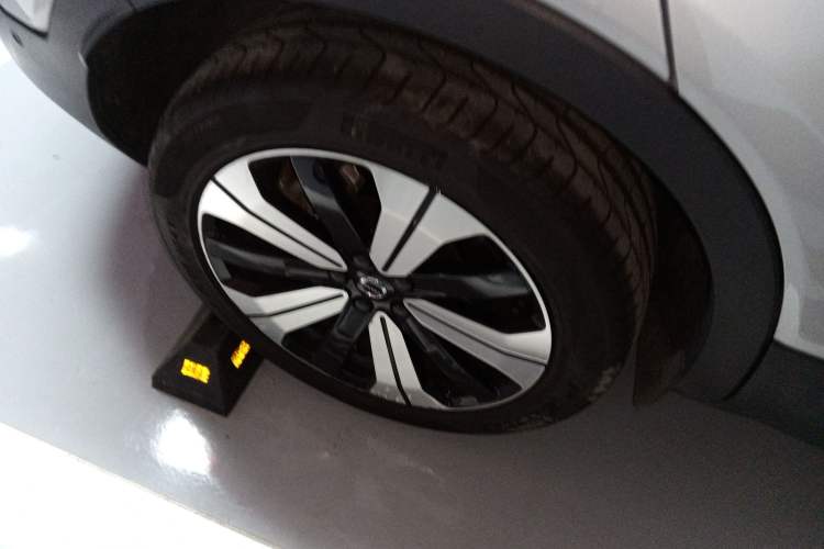 Used Volvo C40 2022 Long-Range PRO Version Exterior 8