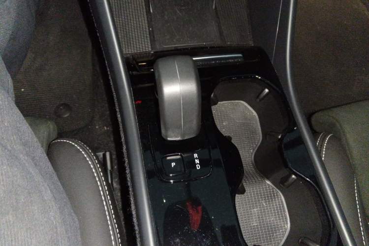 Used Volvo C40 2022 Long-Range PRO Version Gear Lever