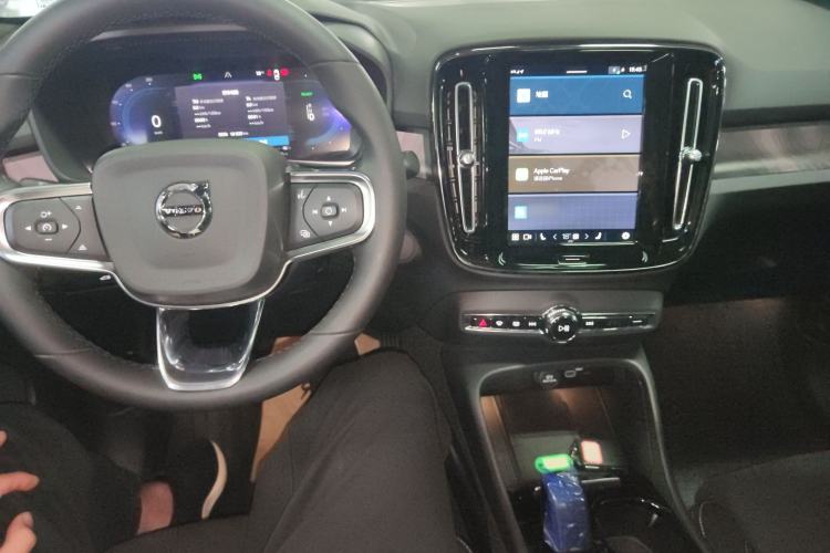 Used Volvo C40 2023 Long-Range Version Center Console