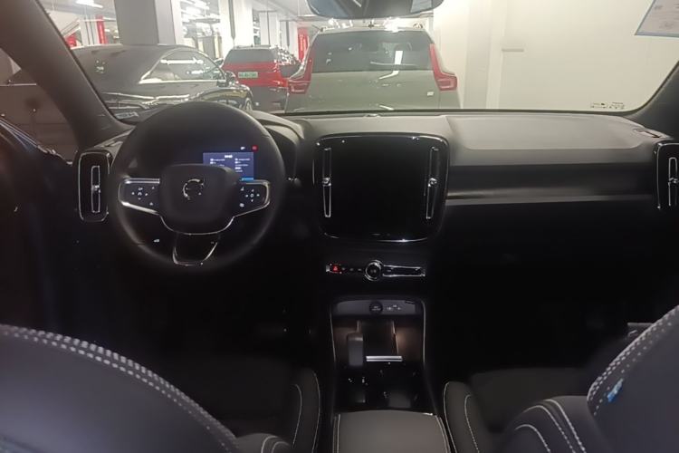 Used Volvo C40 2023 Long-Range Version Center Console