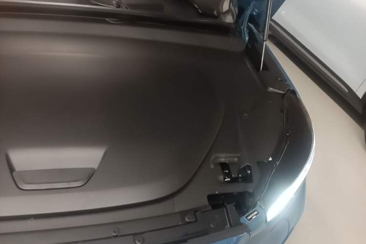 Used Volvo C40 2023 Long-Range Version Engine Bay Left