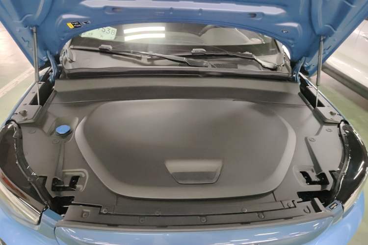 Used Volvo C40 2023 Long-Range Version Engine Bay