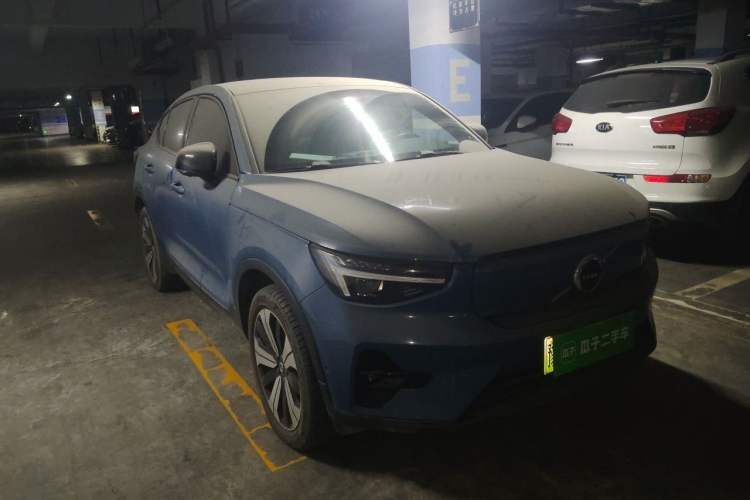 Used Volvo C40 2023 Long-Range PRO Version Front Right 45 Deg