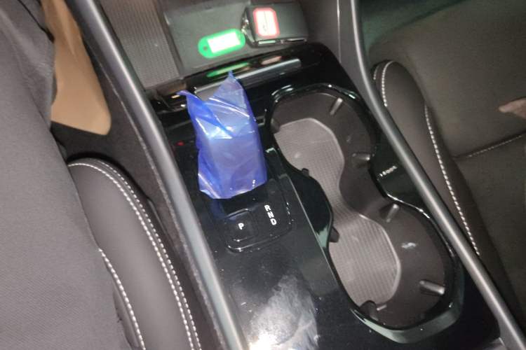 Used Volvo C40 2023 Long-Range Version Gear Lever