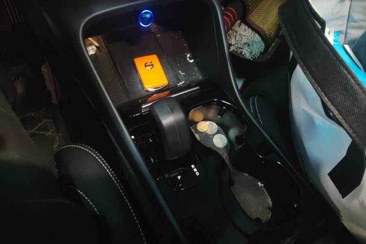 Used Volvo C40 2023 Long-Range PRO Version Gear Lever
