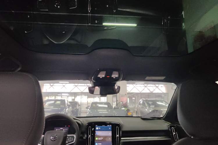 Used Volvo C40 2023 Long-Range Version Headliner