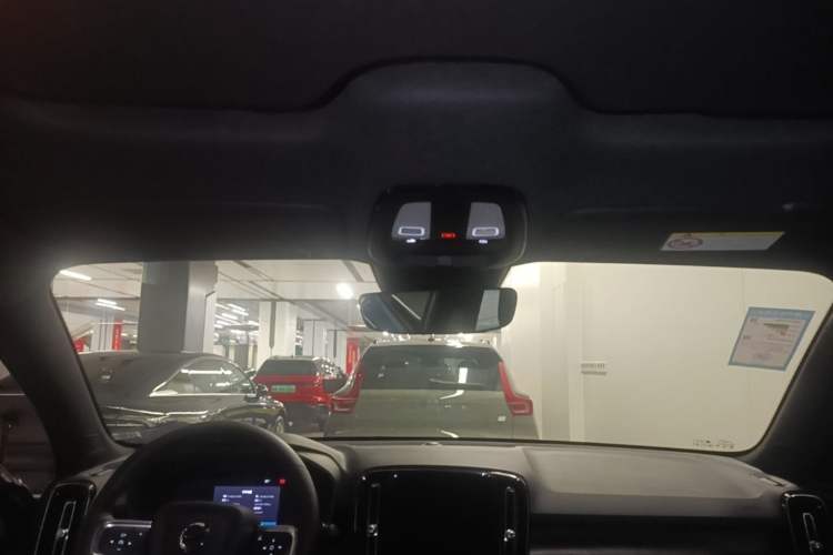 Used Volvo C40 2023 Long-Range Version Headliner