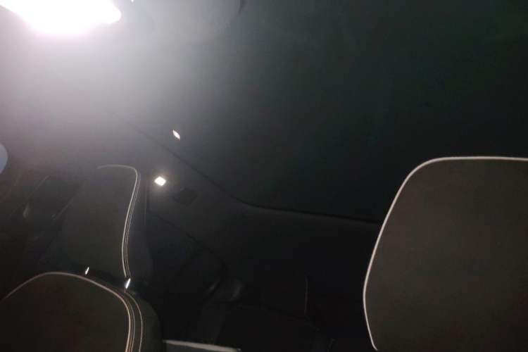 Used Volvo C40 2023 Long-Range PRO Version Headliner
