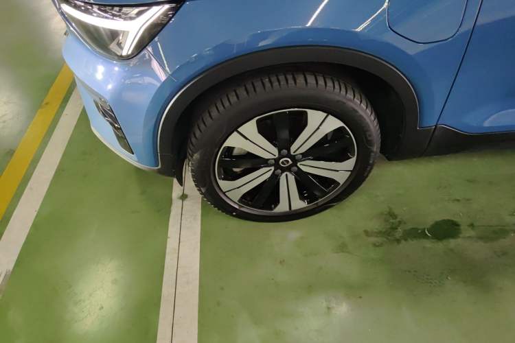 Used Volvo C40 2023 Long-Range Version Left Front Wheel Hub