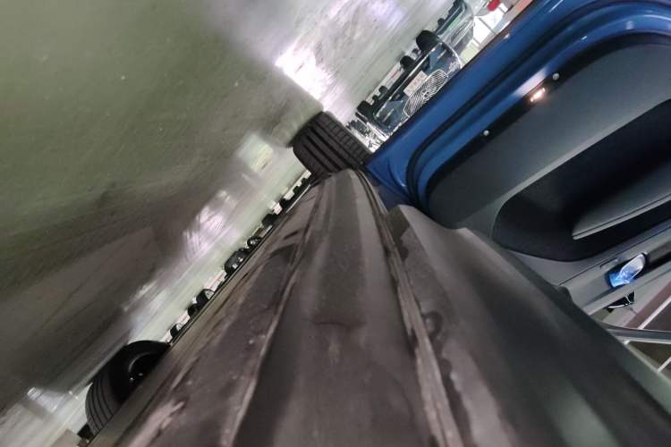 Used Volvo C40 2023 Long-Range Version Left Side Sill