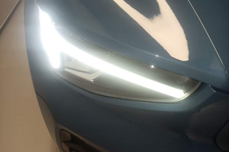 Used Volvo C40 2023 Long-Range Version Right Front Headlight