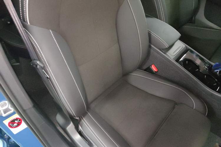 Used Volvo C40 2023 Long-Range Version Right Front Seat
