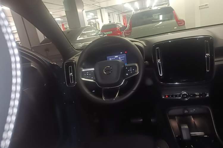 Used Volvo C40 2023 Long-Range Version Steering Wheel