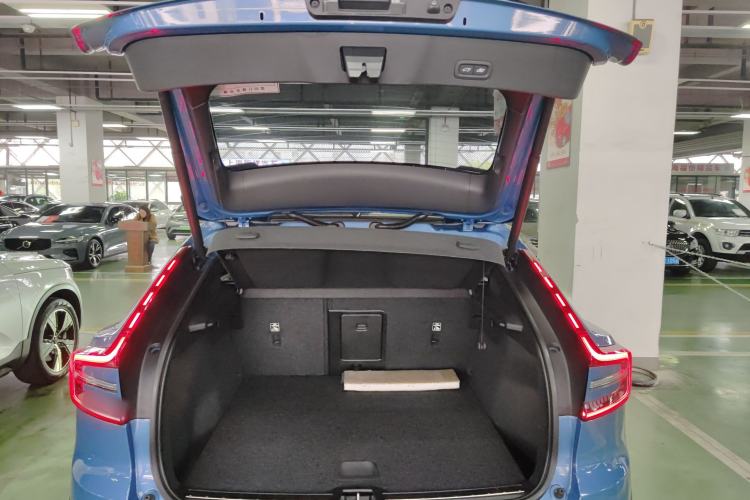 Used Volvo C40 2023 Long-Range Version Trunk