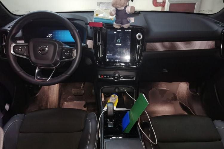 Used Volvo C40 2023 Long-Range PRO Version Center Console