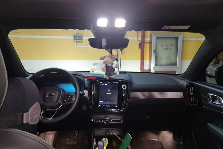 Used Volvo C40 2023 Long-Range PRO Version Headliner